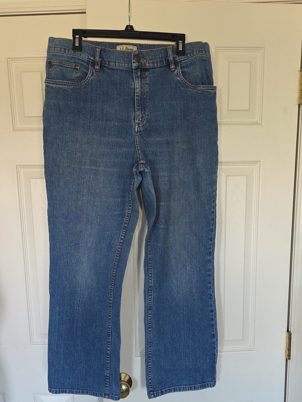 L.L. Bean Womens Straight-Leg Jeans in Classic Blue Denim
